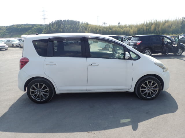 TOYOTA Ractis thumbnail 6