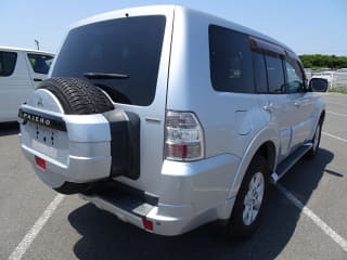 2010 MITSUBISHI Pajero
