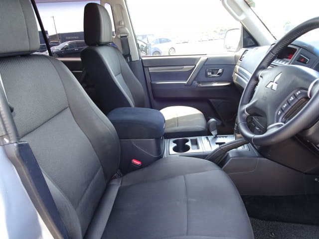 MITSUBISHI Pajero thumbnail 26