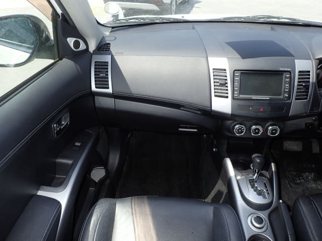 MITSUBISHI Outlander thumbnail 33