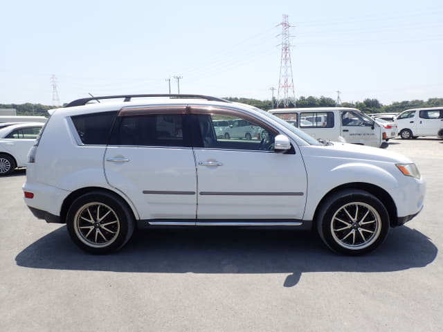 MITSUBISHI Outlander thumbnail 6
