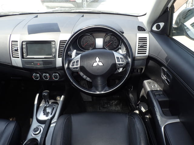 MITSUBISHI Outlander thumbnail 32