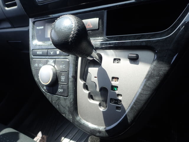 TOYOTA Wish thumbnail 39