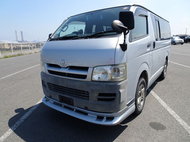 TOYOTA Regiusace Van