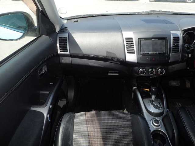 MITSUBISHI Outlander thumbnail 34