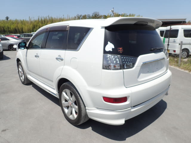 MITSUBISHI Outlander thumbnail 3