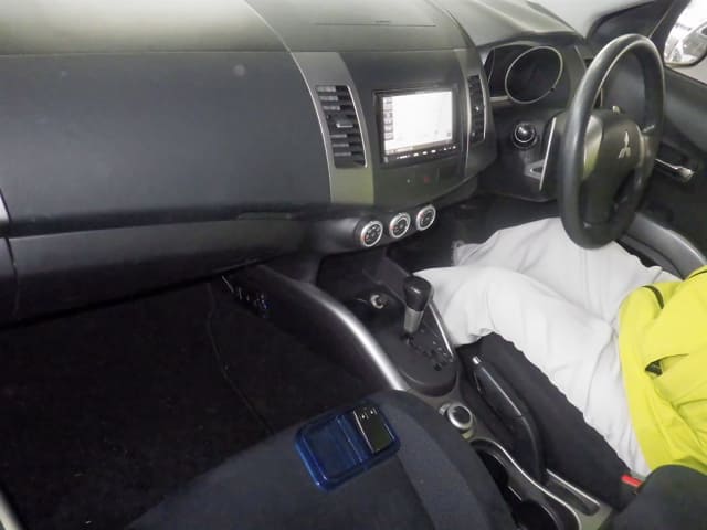 MITSUBISHI Outlander thumbnail 4