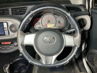 2011 TOYOTA Vitz