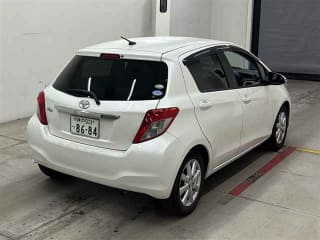 2011 TOYOTA Vitz