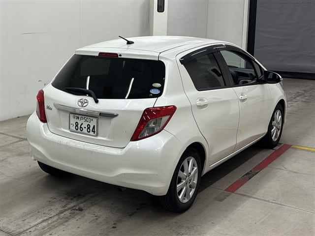 TOYOTA Vitz thumbnail 2