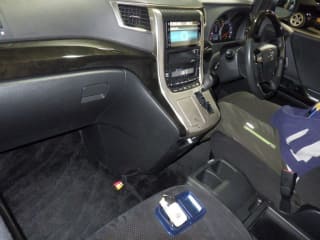 2011 TOYOTA Alphard