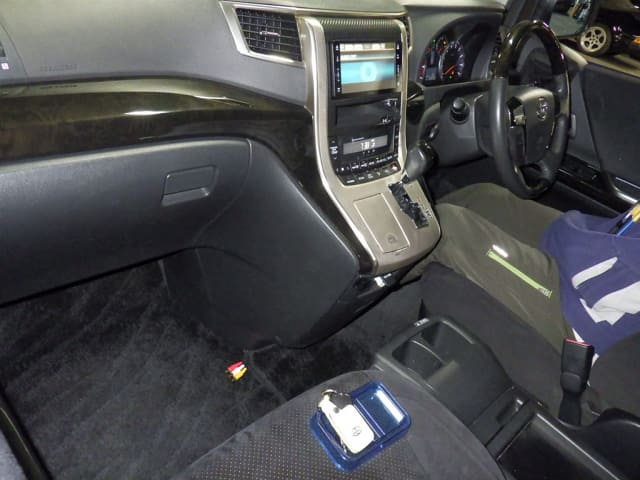 TOYOTA Alphard thumbnail 3