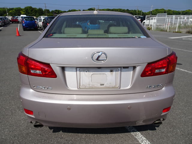 LEXUS IS thumbnail 4