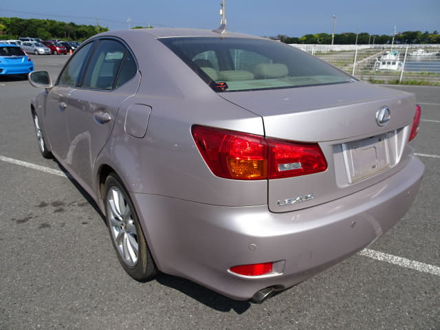 LEXUS IS thumbnail 3