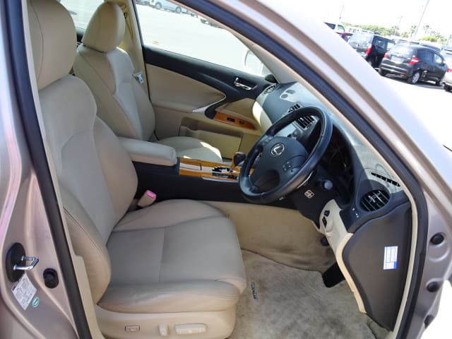 LEXUS IS thumbnail 25