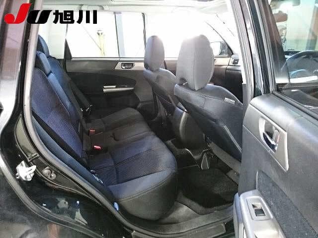 SUBARU Forester thumbnail 4