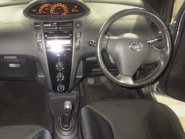 TOYOTA Vitz thumbnail 3