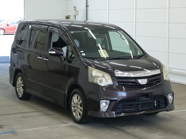 2011 TOYOTA Noah
