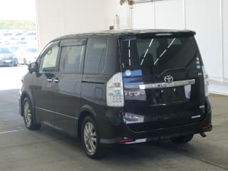 2011 TOYOTA Noah