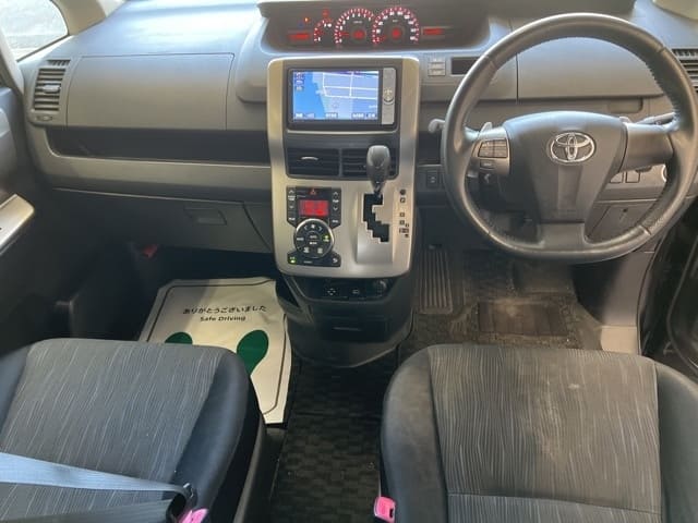 TOYOTA Noah thumbnail 3