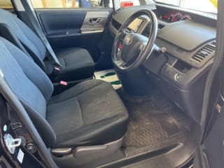 2011 TOYOTA Noah