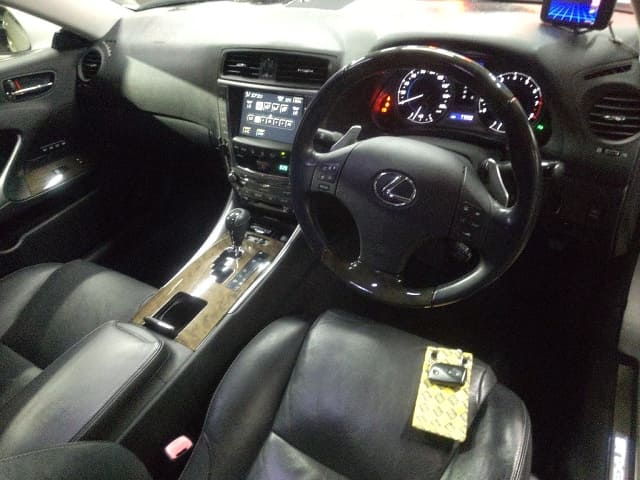 LEXUS IS thumbnail 3