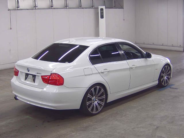 BMW 3 Series thumbnail 2