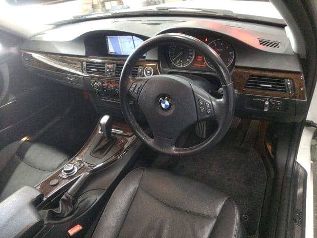 BMW 3 Series thumbnail 3