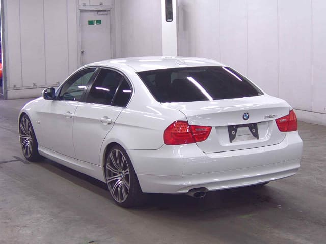 BMW 3 Series thumbnail 5