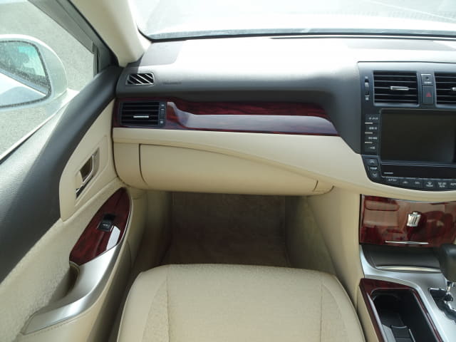 TOYOTA Crown thumbnail 32