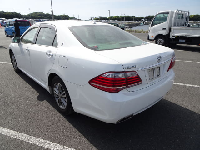 TOYOTA Crown thumbnail 3