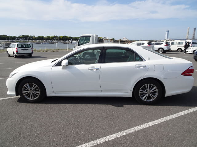 TOYOTA Crown thumbnail 2