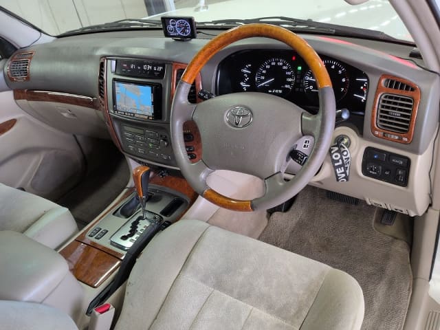 TOYOTA Land Cruiser thumbnail 3