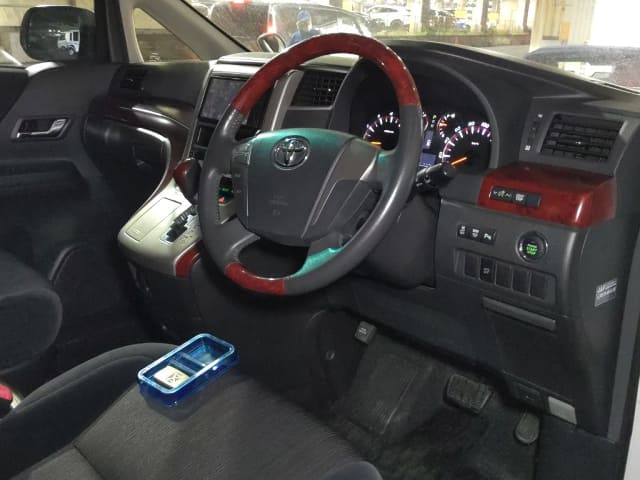 TOYOTA Vellfire thumbnail 4