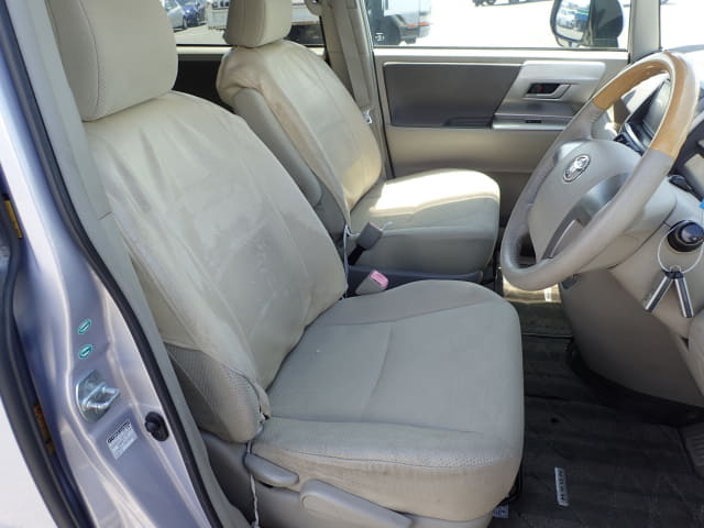 TOYOTA Noah thumbnail 25