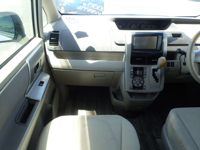 TOYOTA Noah thumbnail 34