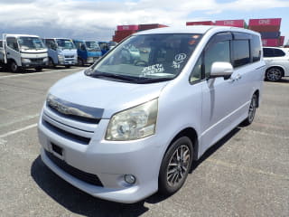 2010 TOYOTA Noah