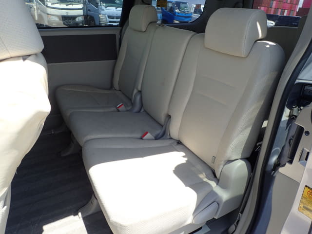 TOYOTA Noah thumbnail 27