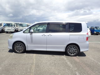 2010 TOYOTA Noah