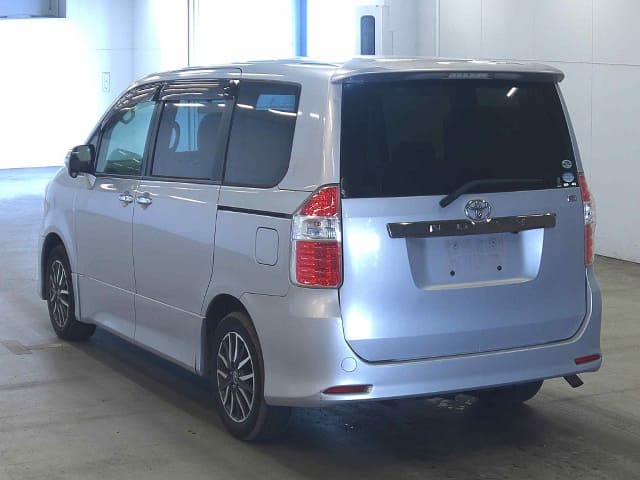 TOYOTA Noah thumbnail 54