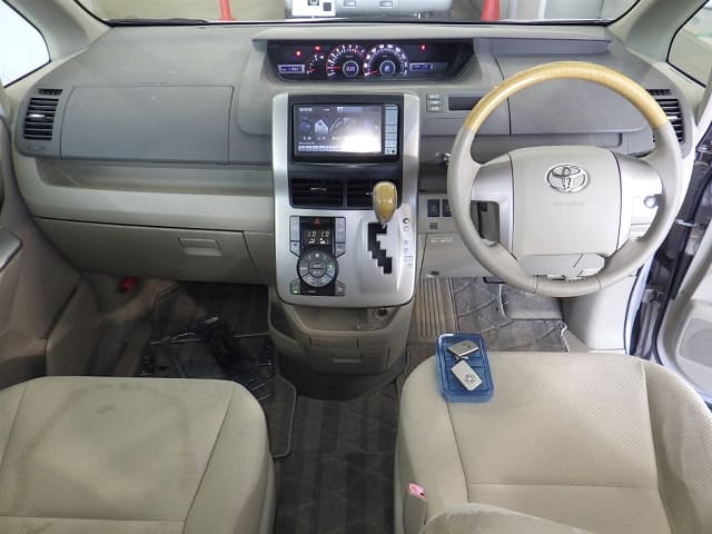 TOYOTA Noah thumbnail 55