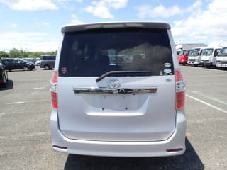 2010 TOYOTA Noah