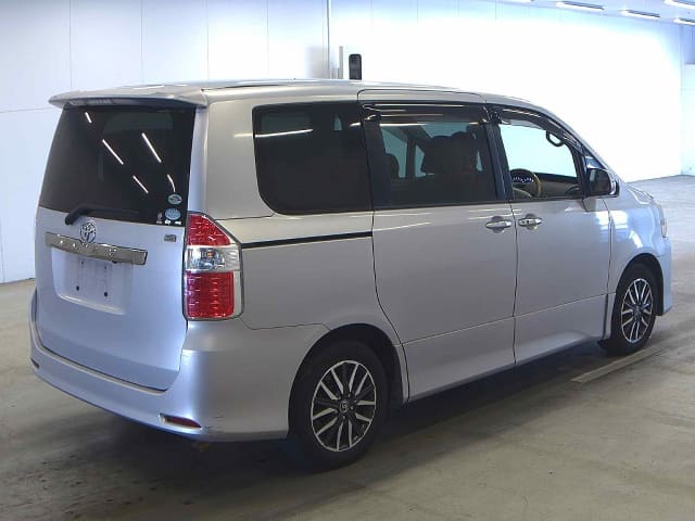 TOYOTA Noah thumbnail 53