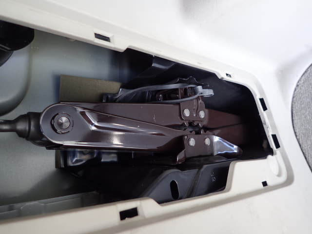 TOYOTA Noah thumbnail 31