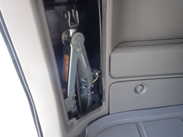NISSAN Elgrand thumbnail 34