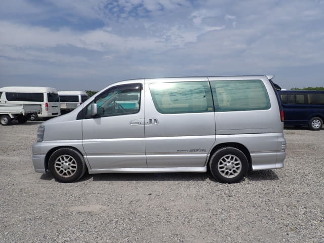 NISSAN Elgrand thumbnail 2