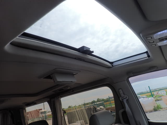 NISSAN Elgrand thumbnail 25