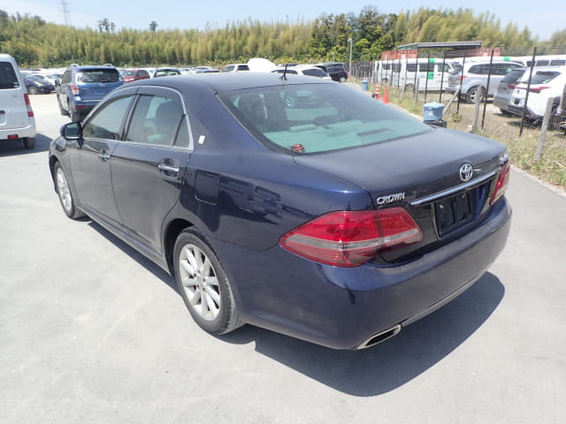 TOYOTA Crown thumbnail 3