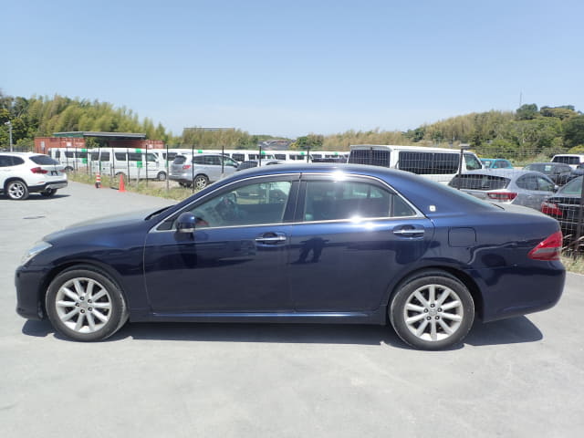 TOYOTA Crown thumbnail 2
