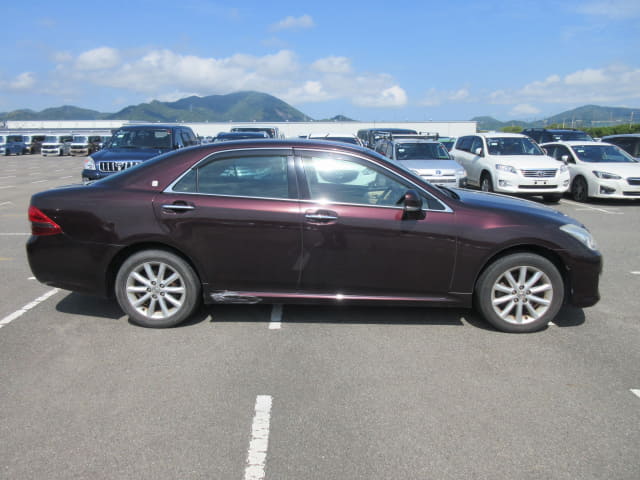 TOYOTA Crown thumbnail 6